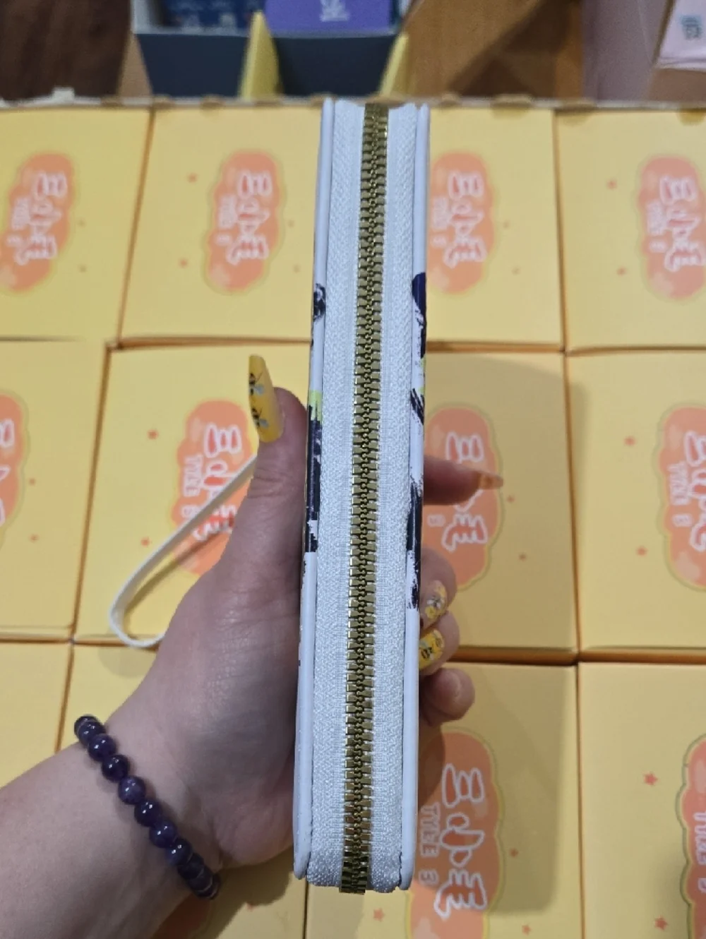 Pokemon White Pikachu & Ash Zip Wallet - Picture 2 of 2